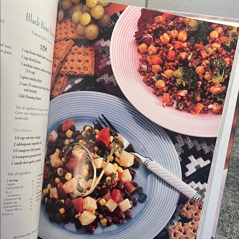 Betty Crocker Low-Fat Cookbook with Vibrant Cover. Like new. Giftable!